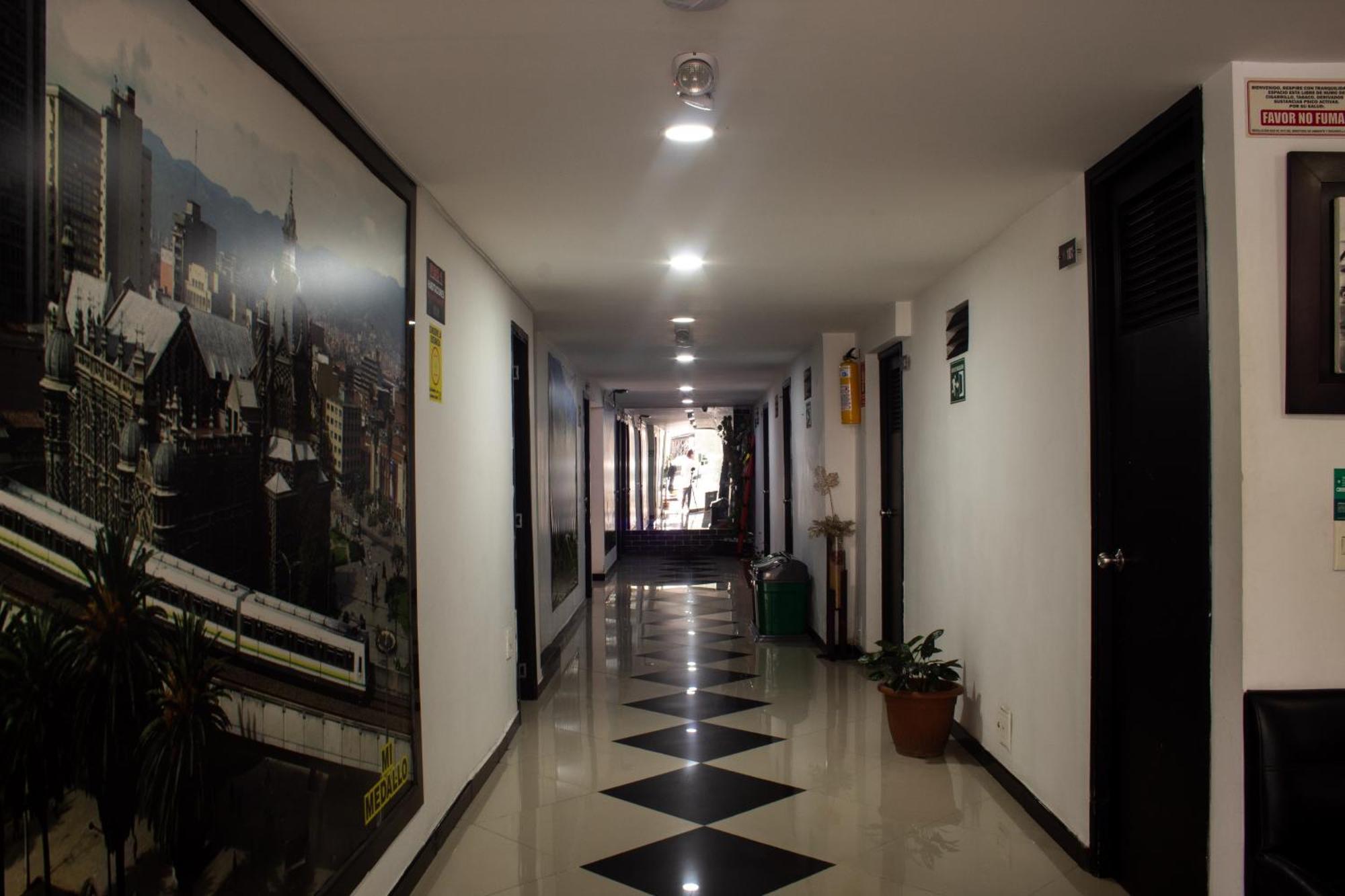 Hotel Laureles De Aburra メデジン エクステリア 写真